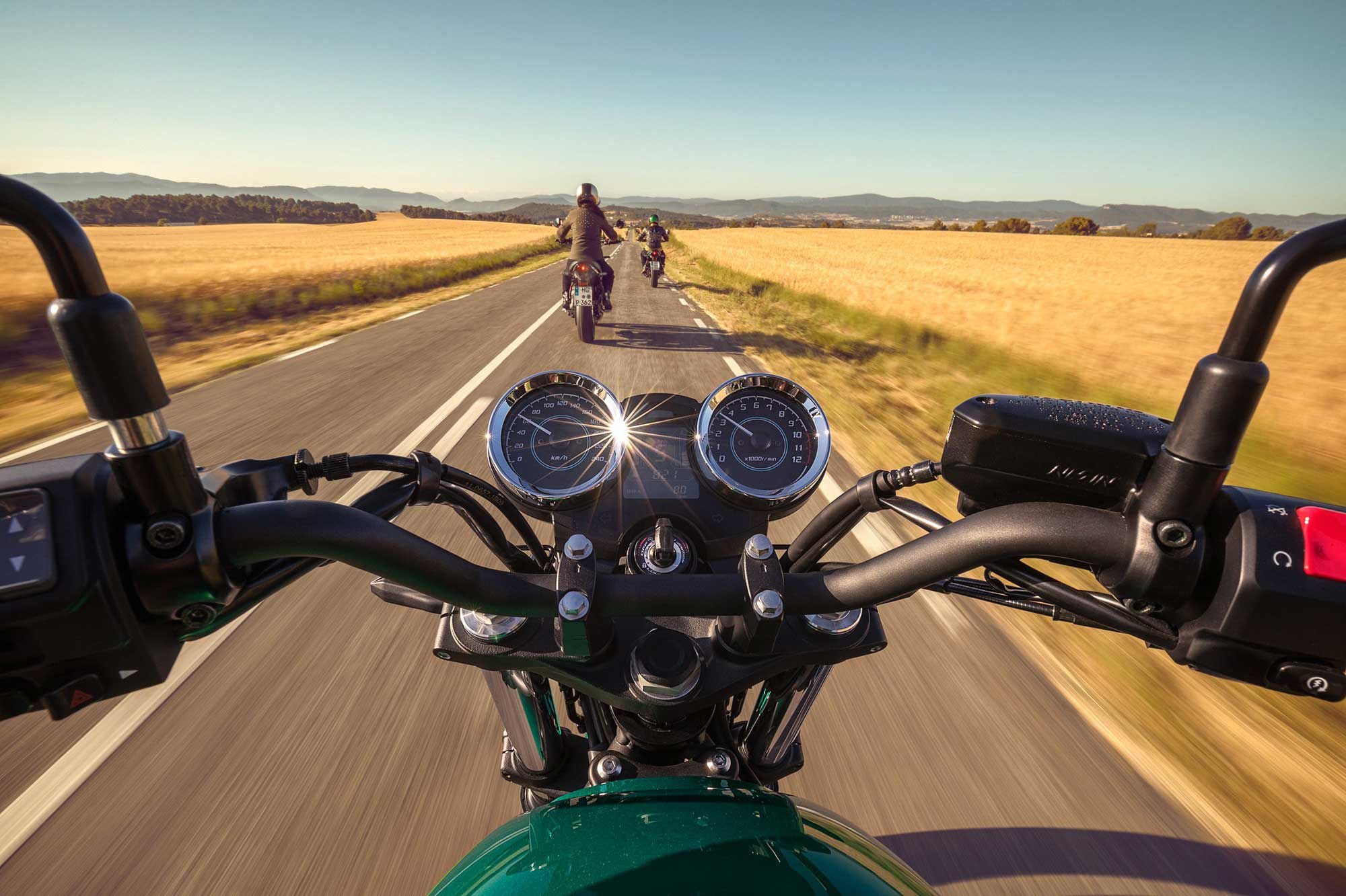 Like the Z900RS, the Z650RS shares this dual analog speedometer/tachometer instrument cluster for easy-to-read information and classic styling cues.