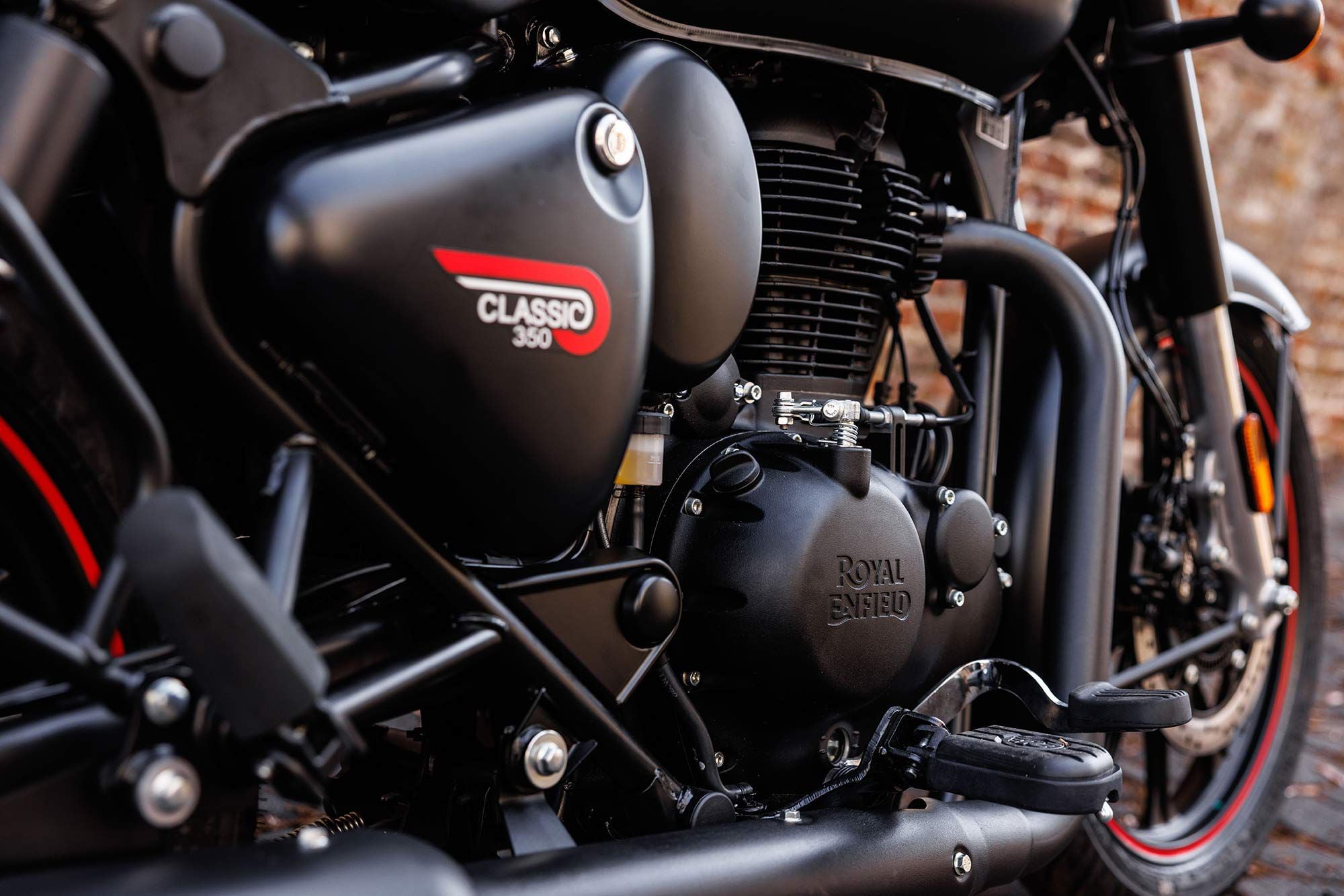 The Classic 350 is powered by the same air/oil-cooled 349cc DOHC powerplant as seen in the Royal Enfield Meteor 350, which we’ve become fond of for its gradual power delivery and gentle personality.