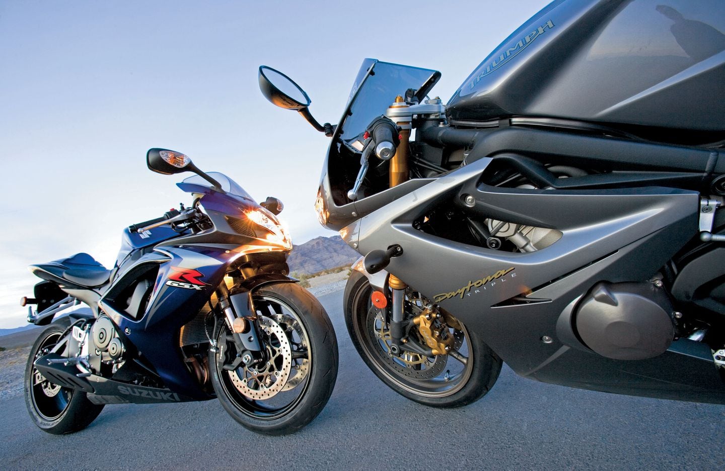 Звук сузуки. Daytona Triumph 750. Triumph Daytona 675. Triumph Daytona 600. Судзуки Триумф