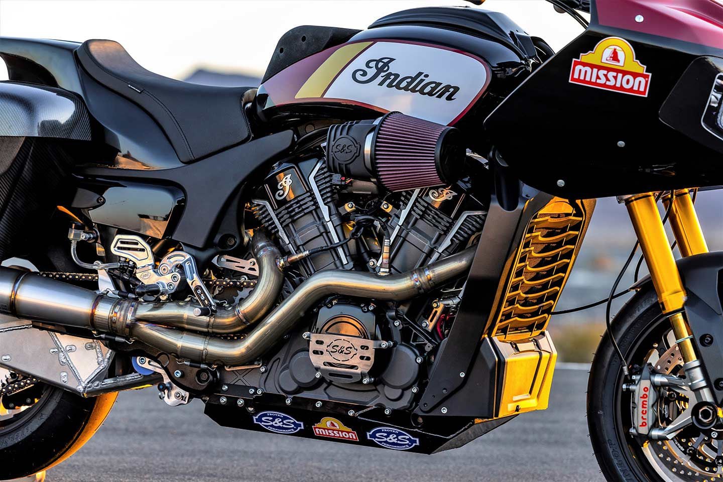 The Challenger RR runs with a heavily modified V-twin that displaces 1,835cc thanks to a 112 CID Big Bore kit. The cylinder heads are CNC ported, with an S&S air intake and 78mm throttle body.