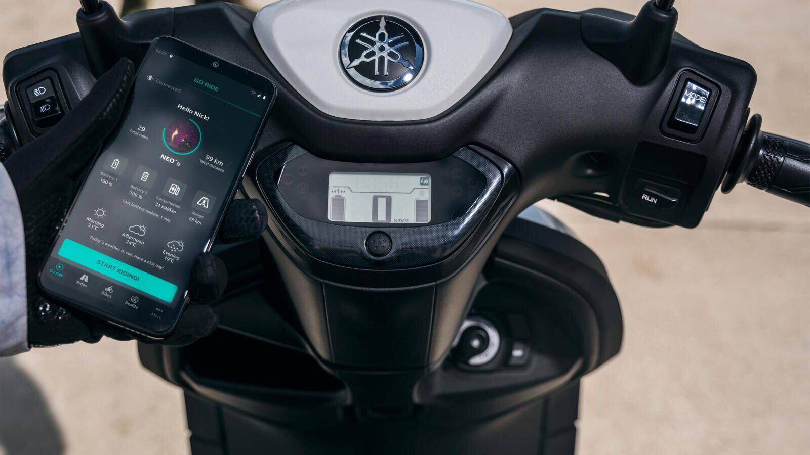 Two selectable ride modes come standard. When paired with Yamaha’s MyRide app, the dash can display additional bike info.