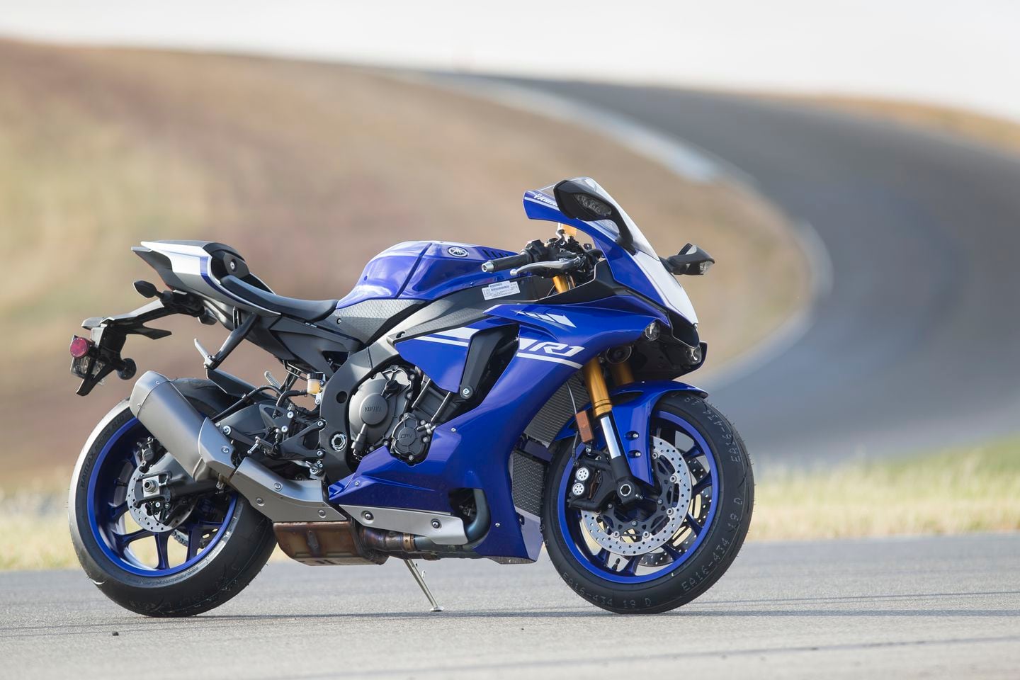 Yamaha YZF R1 vs Suzuki GSX R1000 vs Honda CBR1000RR vs Aprilia RSV4 RR Cycle World