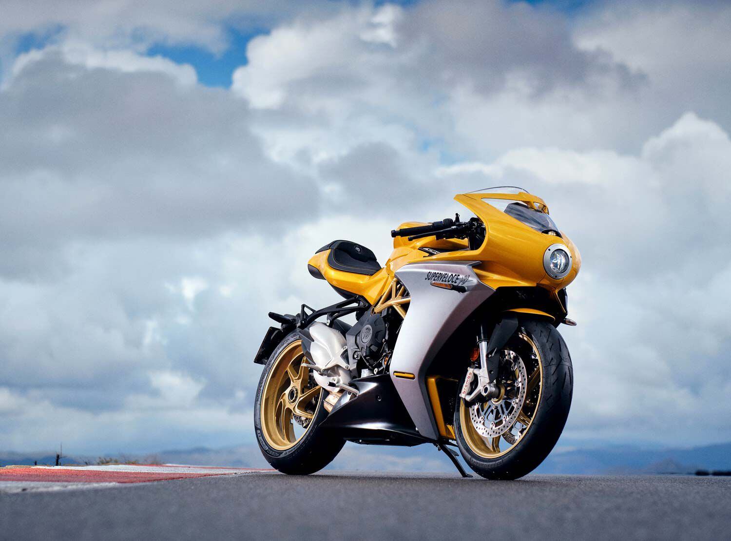 The 798cc inline-triple engine and revised exhaust are beneficiaries of refinements already implemented in the Brutale and Dragster models.