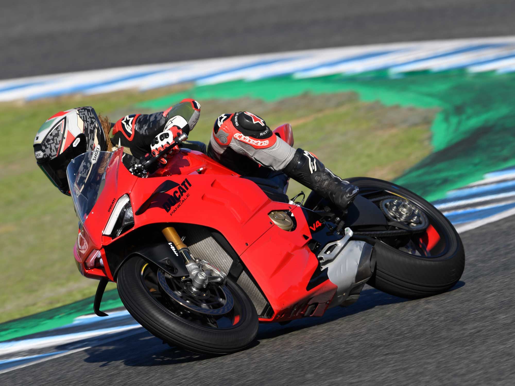 Even though it weighs more than the outgoing L-Twin-powered Panigale 1299, we’re mesmerized by how agile the Panigale V4 S is in motion.