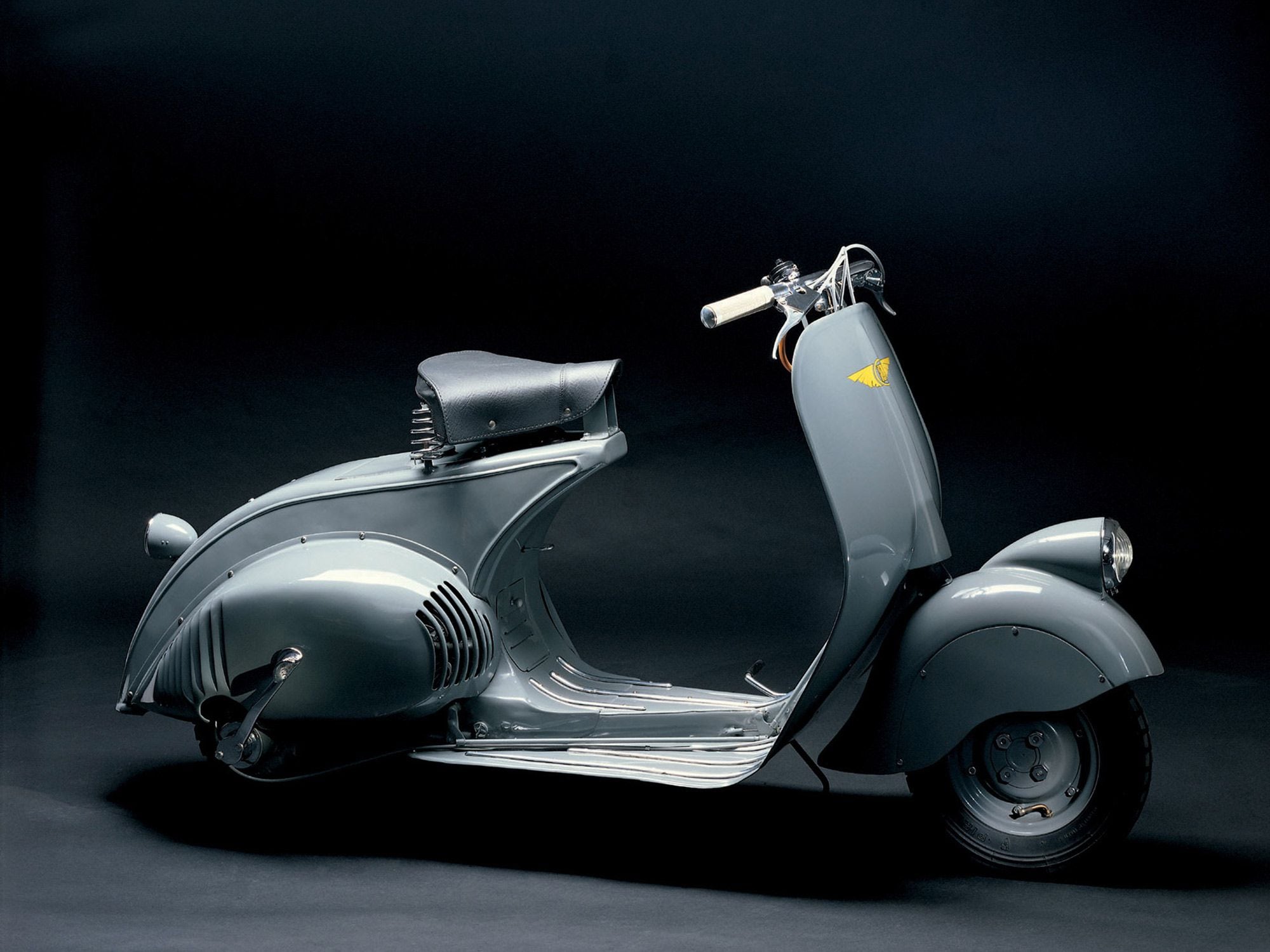 The very first Vespa prototype from 1946. All the elements are already in place.