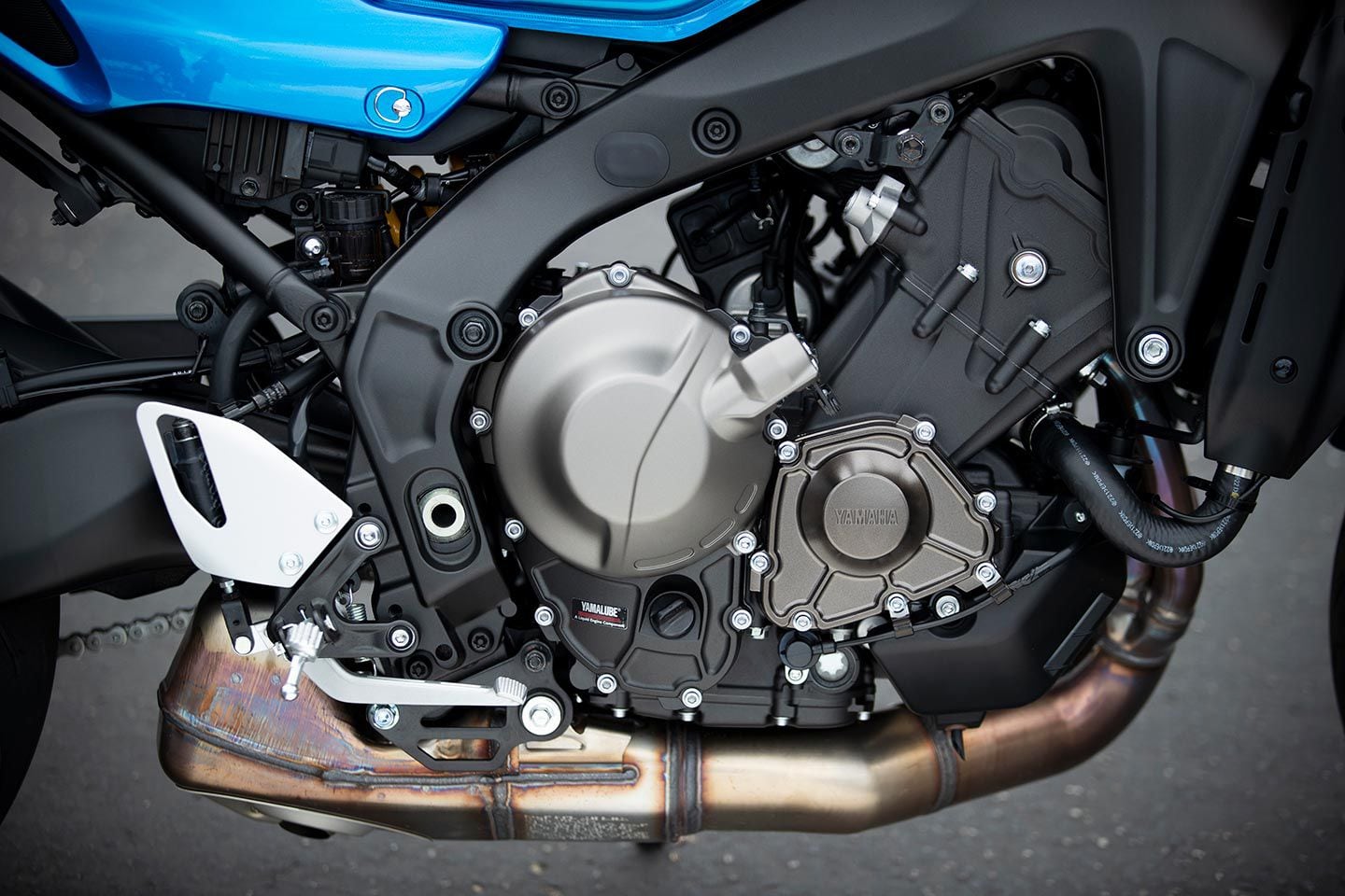 Almost every part of Yamaha’s 890cc three-cylinder engine was revamped in 2021, from the pistons and connecting rods to the crankshaft, camshafts, and crankcase. Ultimately, that’s the engine Yamaha would use in the XSR900 starting in 2022.