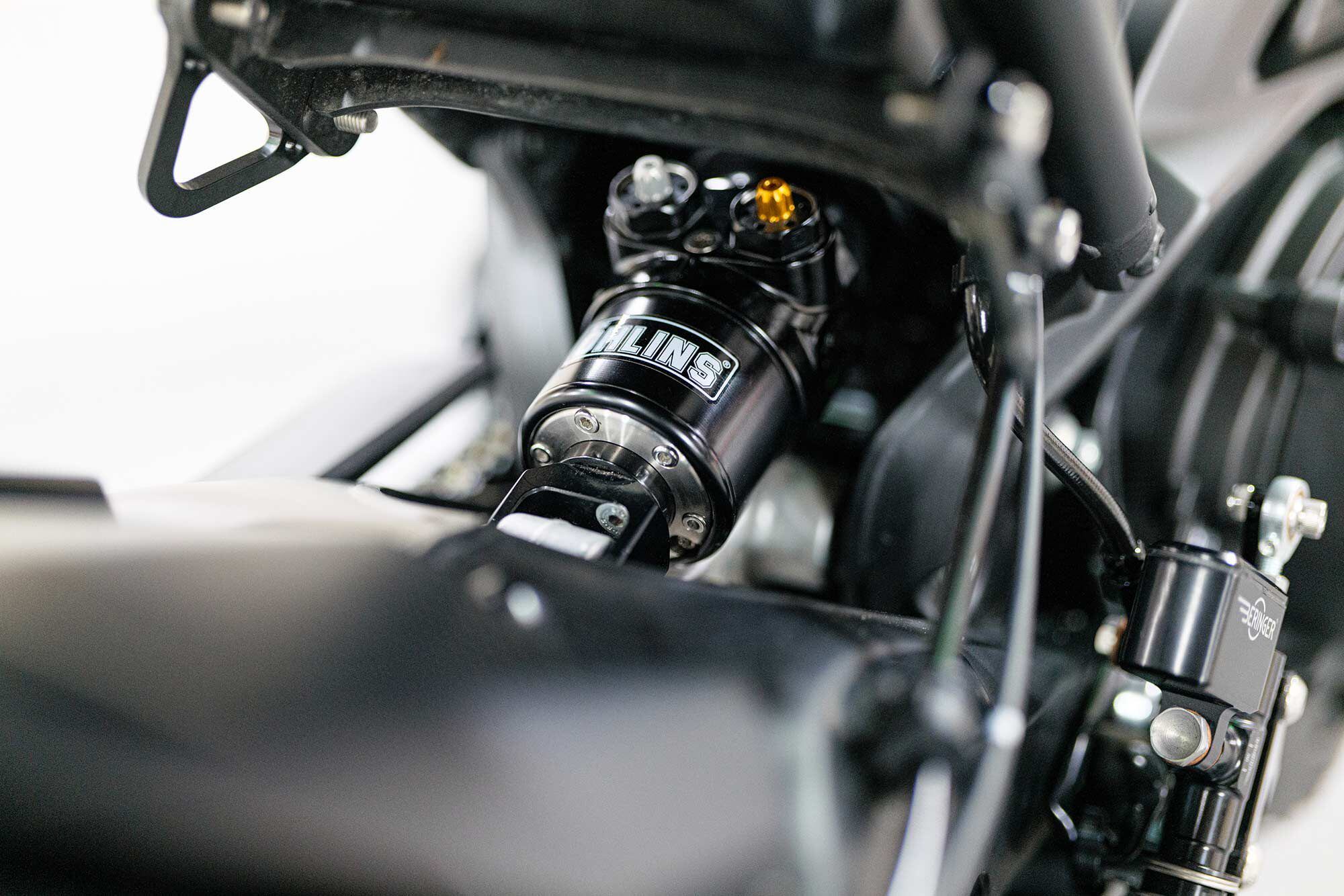 An Öhlins/Andreani monoshock was installed in the rear to improve performance while maintaining stock geometry.