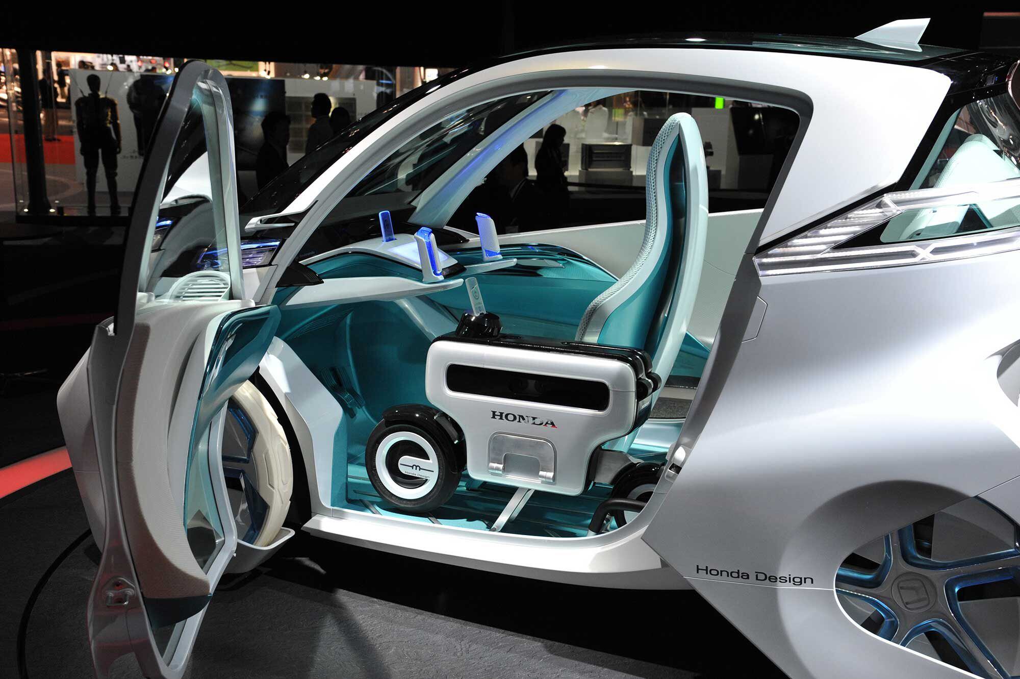 Like the original Motocompo, which was designed to be carried in Honda’s City automobile, the Motocompacto concept carries on that idea.