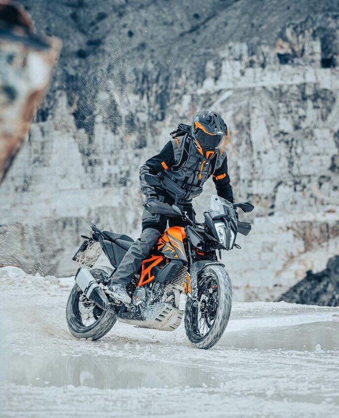 For 2023, KTM gives its wee ADV machine new spoke wheels and fresh paint. Mechanically, it’s unchanged.