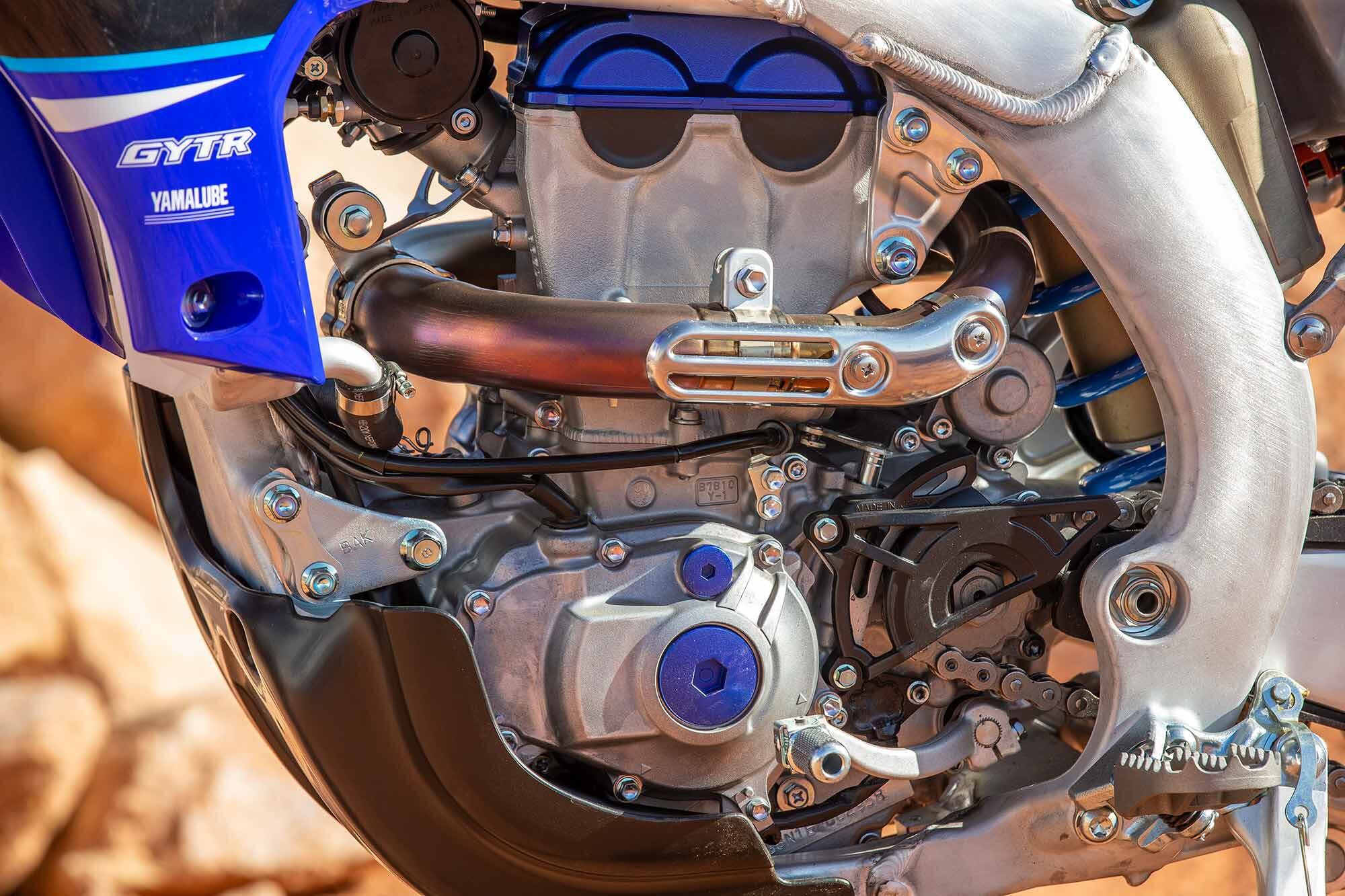 The YZ250FX has used Yamaha’s reverse cylinder head design since it was introduced in 2015. The engine configuration plays a major role in making the 250 four-stroke cross-country racer feel so powerful.