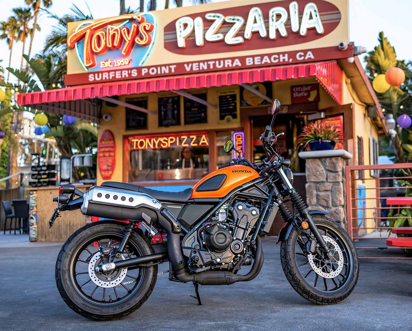 Packing the same 471cc parallel-twin engine as the Rebel 500, the SCL’s scrambler stance means it has undergone modifications to the frame, tank, and suspension.