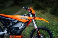 Detail fairing depan dan baterai KTM Freeride E 2027
