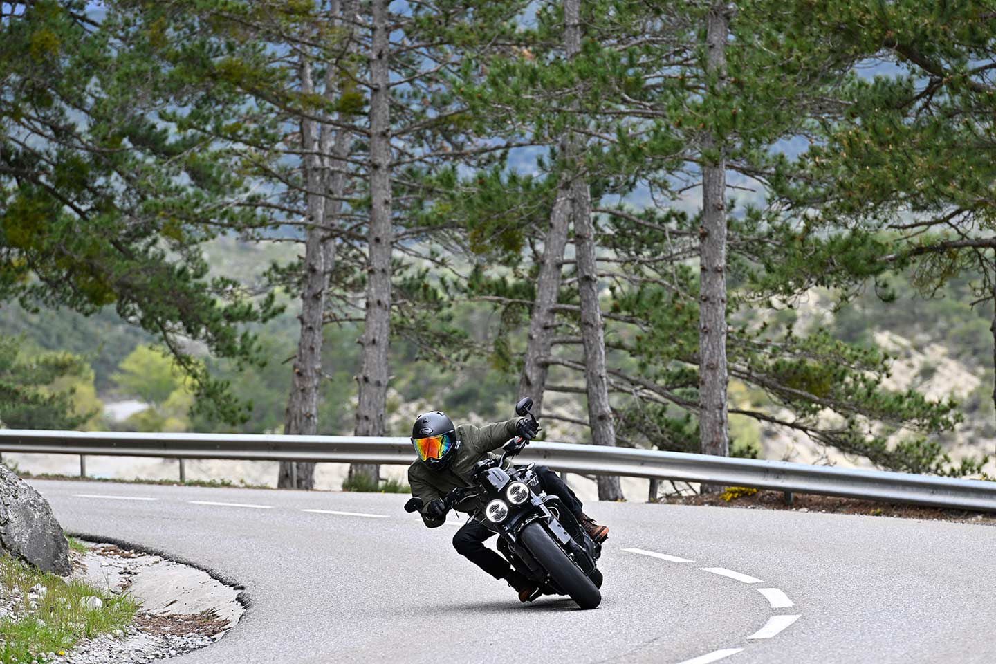 R and GT models have a 5-inch difference in handlebar positioning, which changes the way you steer the bike and how connected the handlebars feel to the steering action.