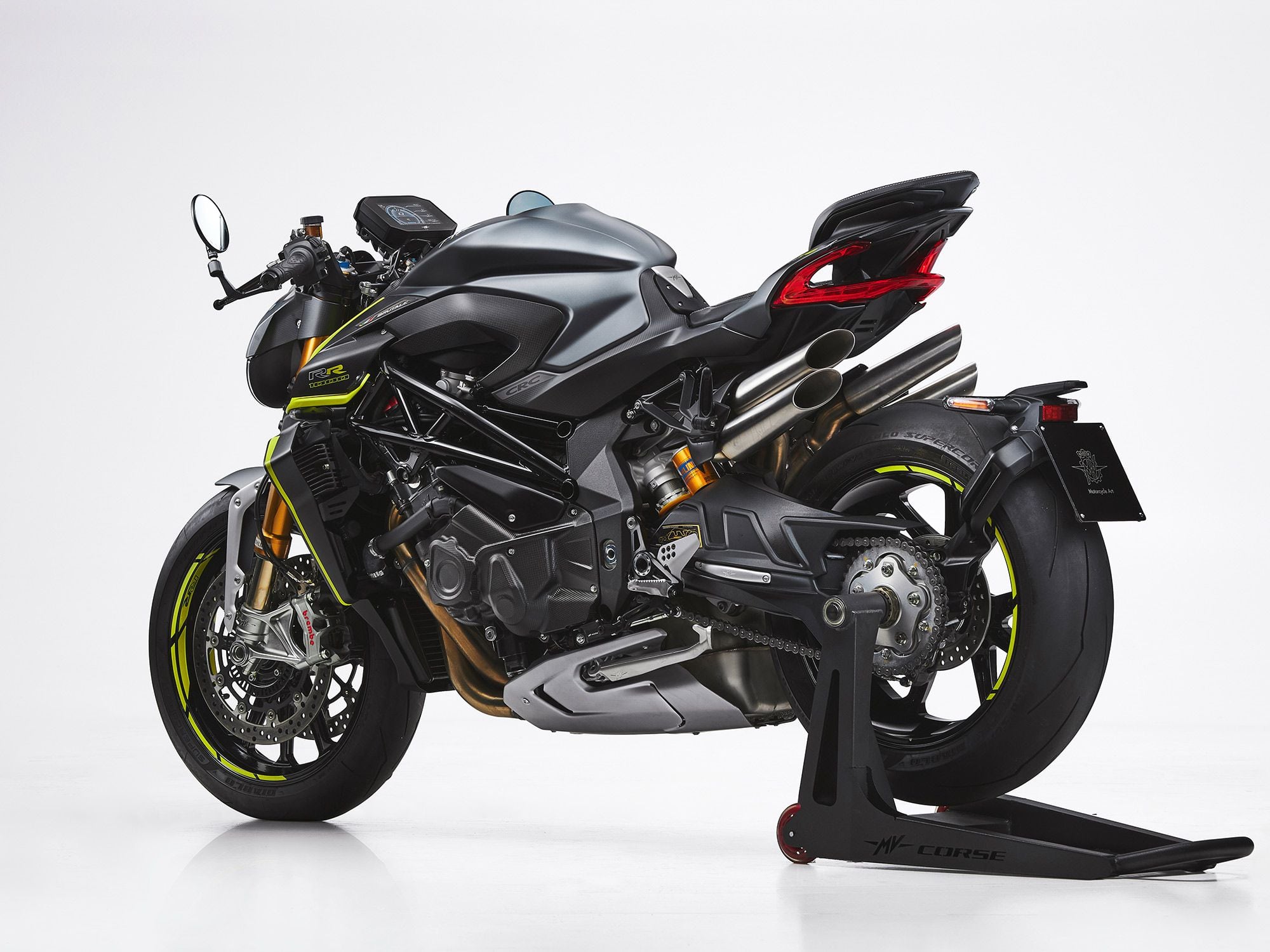 You want to make a statement? MV’s new Brutale 1000 RR stands out in any lineup. Check out the four exhaust pipes and the dense overall packaging.