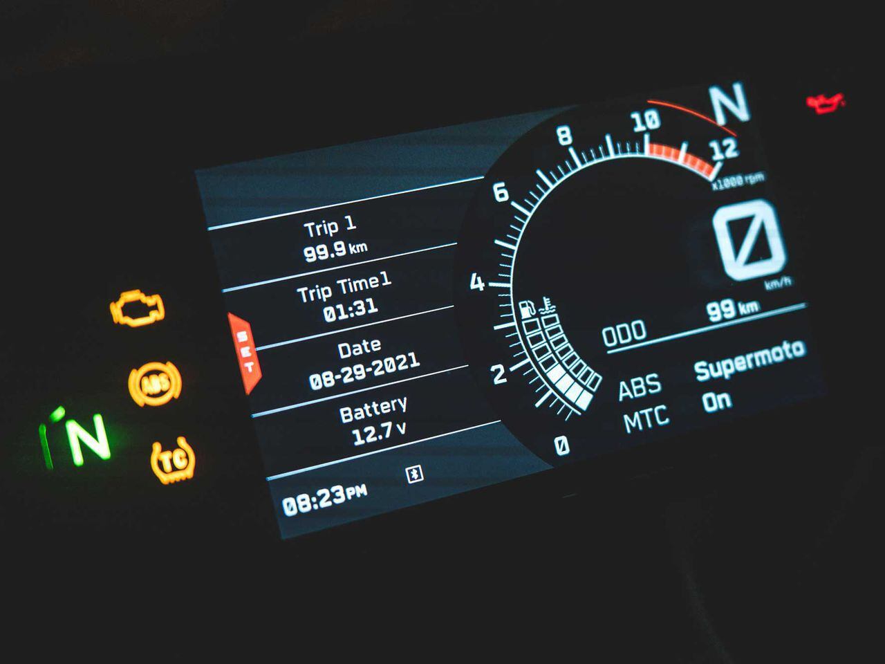 While the font could be larger, everything else about the RC 390’s TFT display makes it easy to see and navigate while on the road.