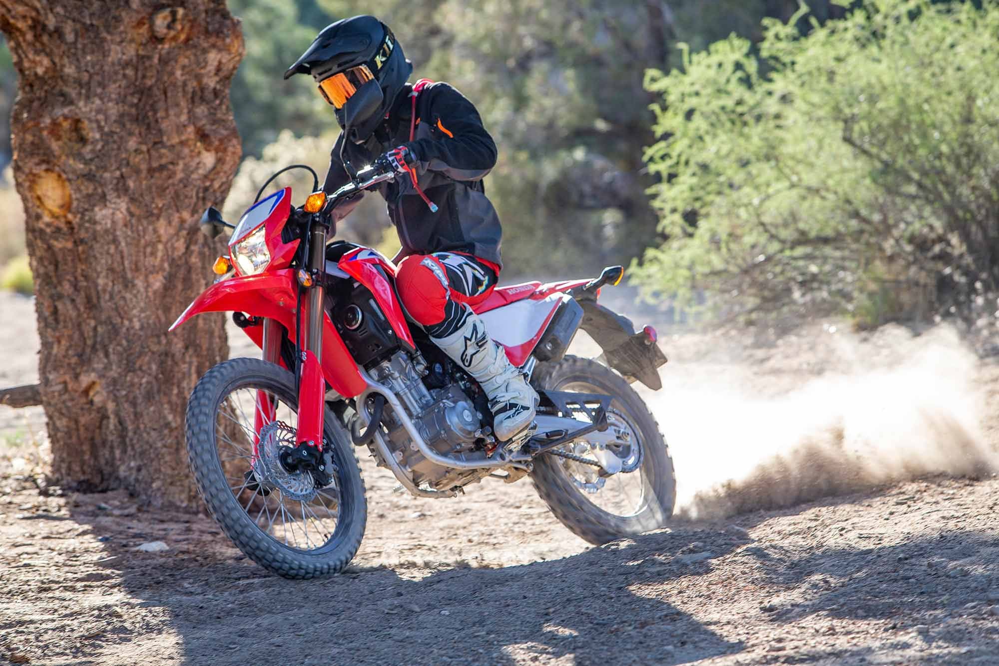 An ultralinear powerband contributes to the CRF300L’s ease of rideability. At the same time, the engine’s free-revving character helps make it fun and playful to ride.