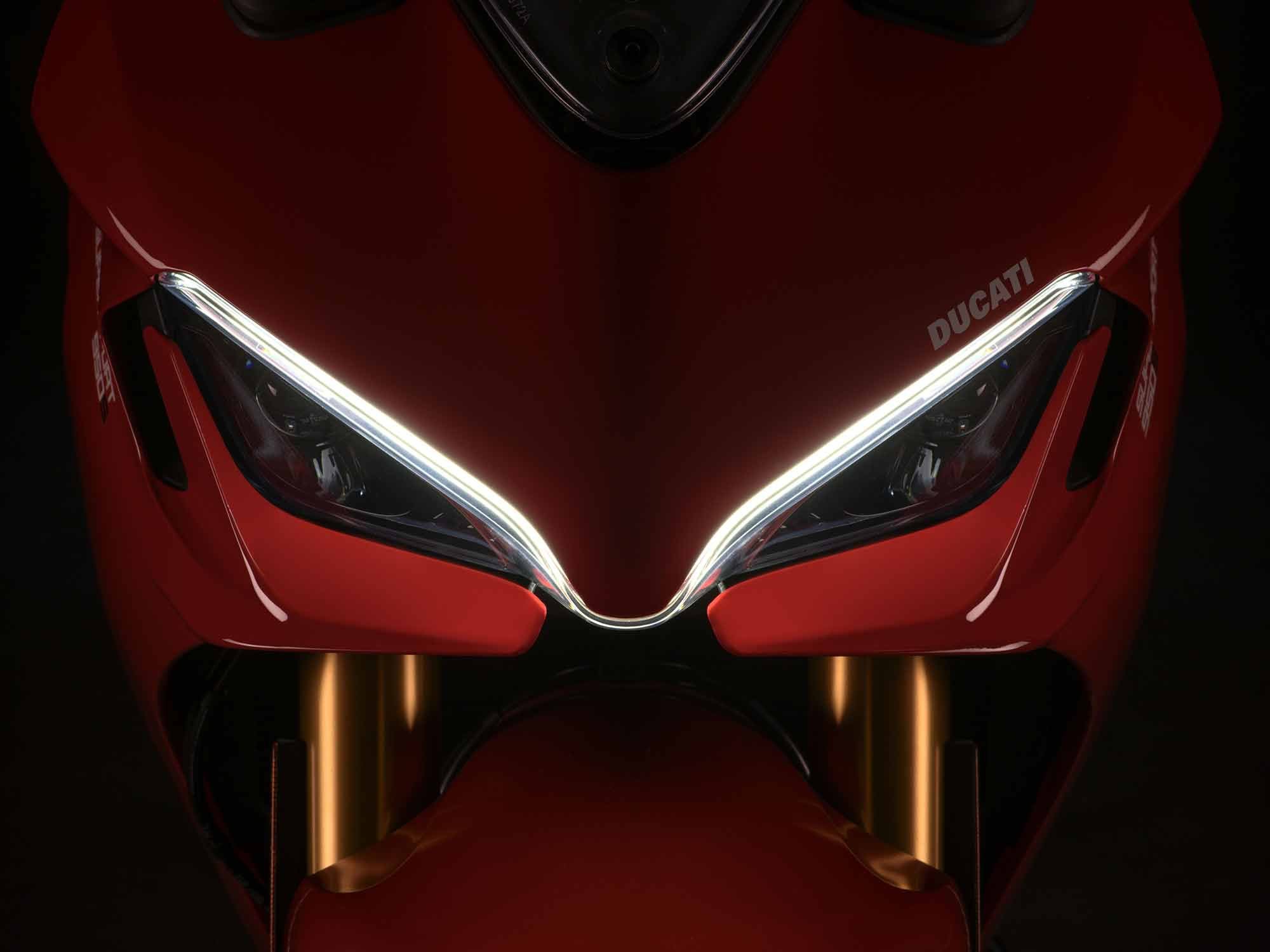 At a quick glance, it could be a 1099/1199/899 Panigale.