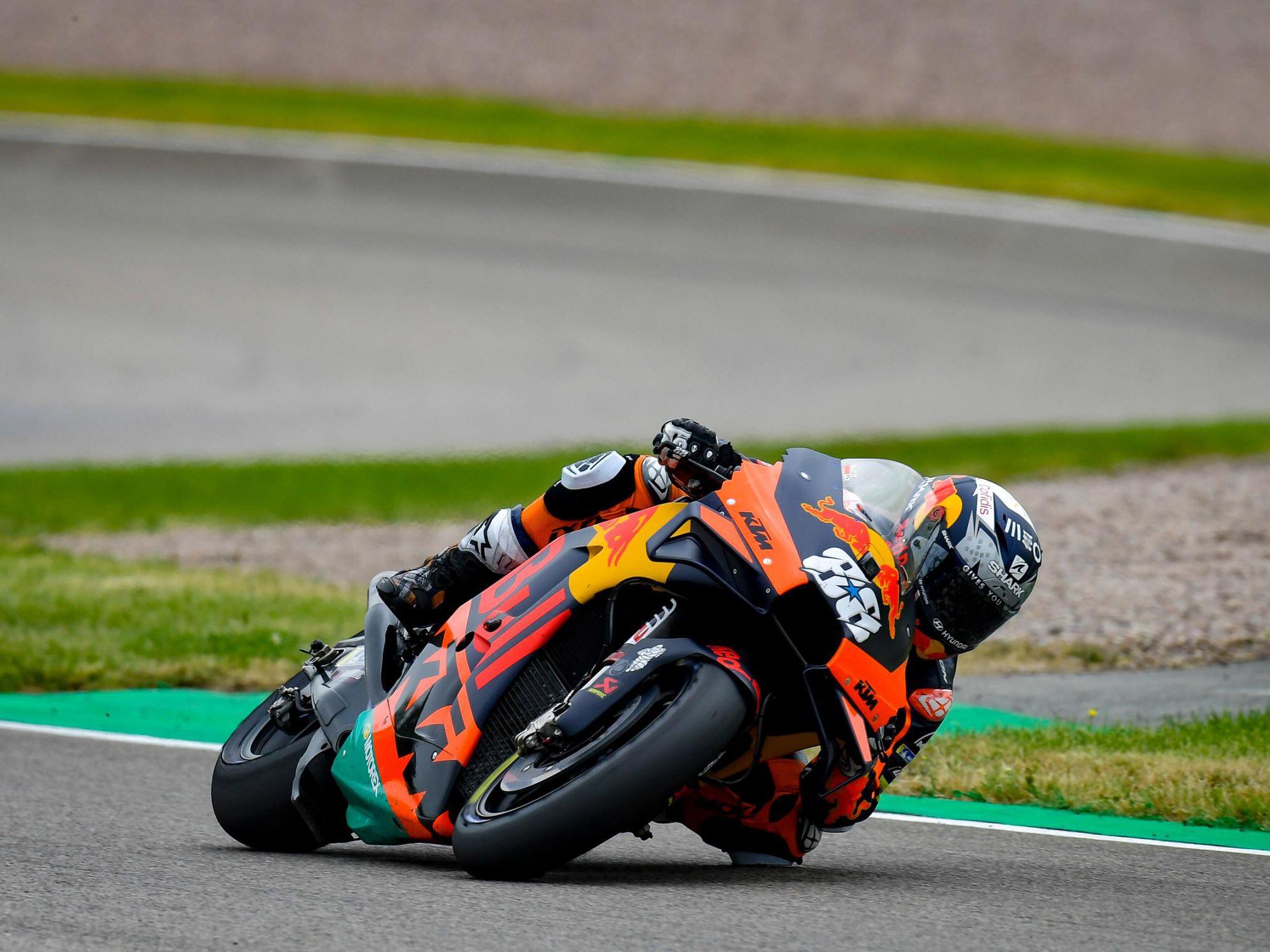 Miguel Oliveira pushed hard to close the gap on Márquez, but it was not enough.