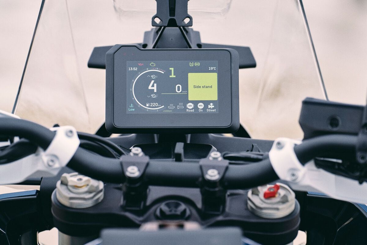 The TFT display is your portal to the Norden’s brain. Menus are well thought out and easy to navigate, while reading the display on the go is quite easy.