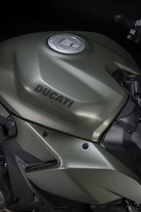 ducati streetfighter v2 matte and metallic green colorway fuel tank details