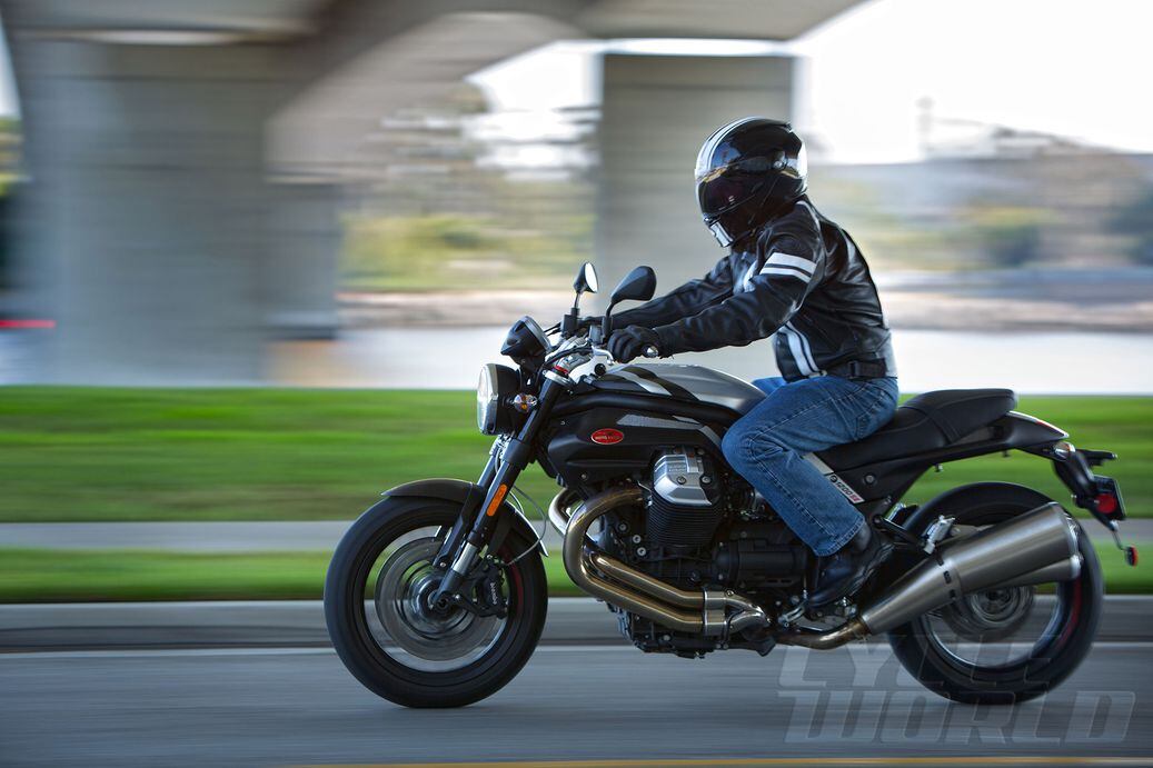 Mô hình xe mô tô Moto Guzzi Griso 1200 8V SE Black 1:18 Welly – Cửa hàng