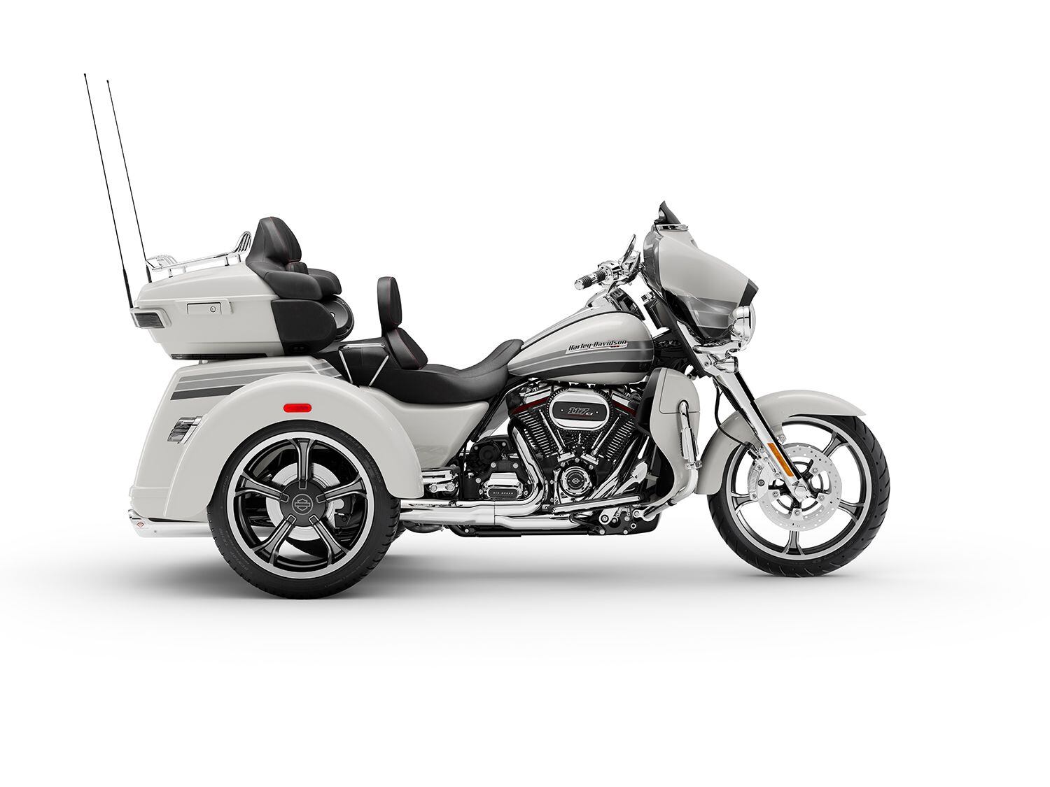 2018 Harley-Davidson Trike Tri Glide Ultra Buyer's Guide: Specs, Photos,  Price