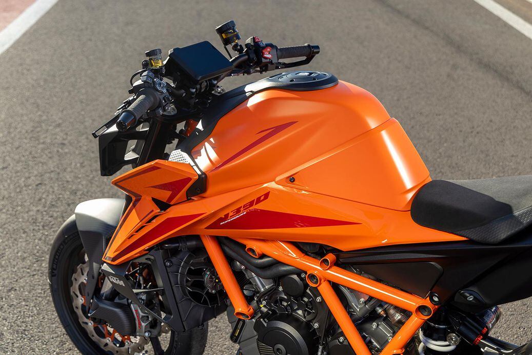 Ktm duke 1090 price on sale