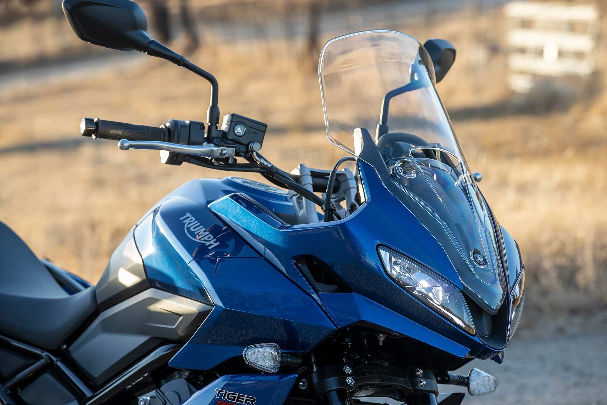 Classic Triumph Tiger styling. No hand guards standard, but the windscreen can be adjusted with just one hand as you ride, which is a nice feature.