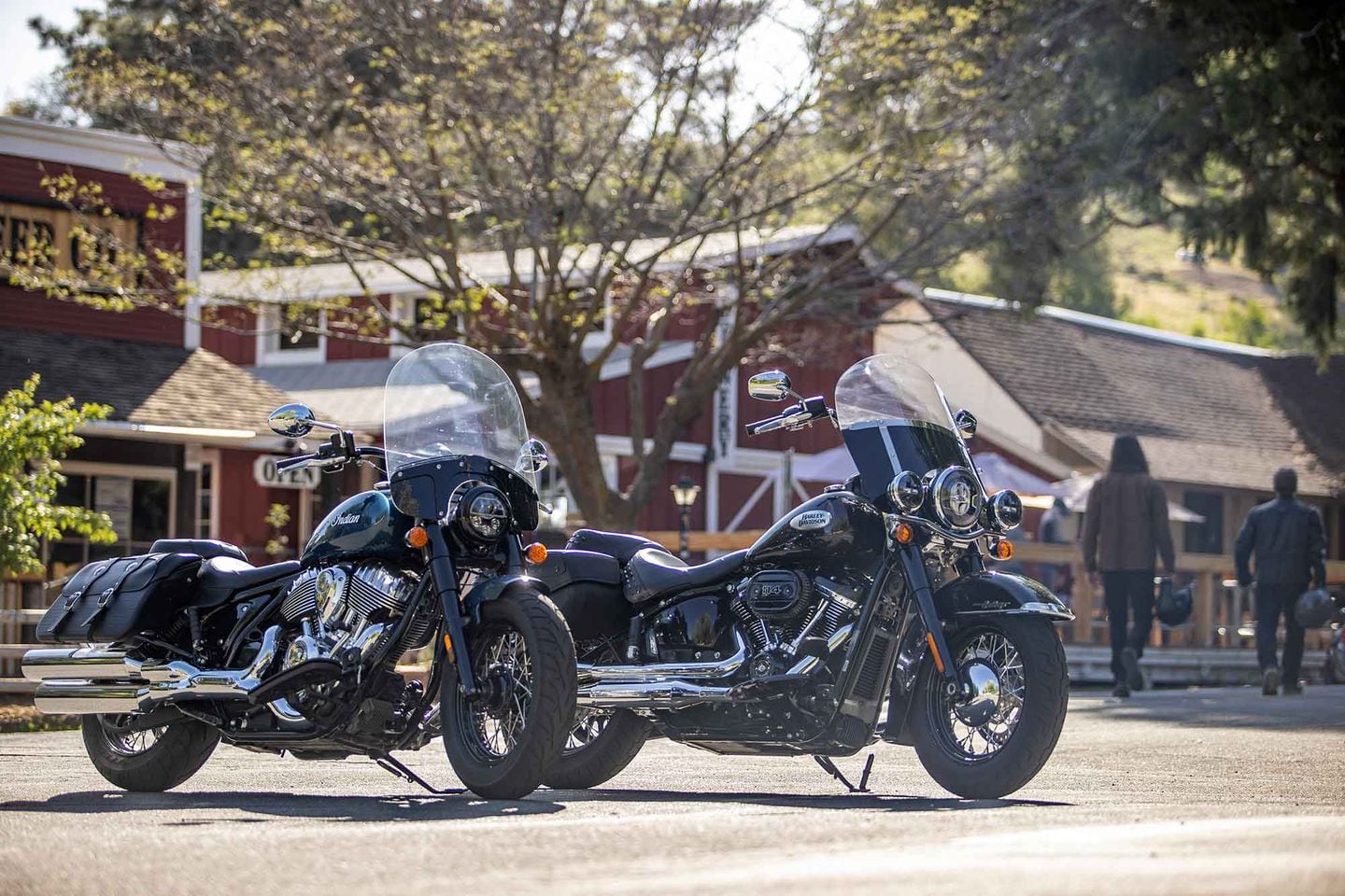 2021 Harley Davidson Heritage Classic 114 Vs 2022 Indian Super Chief Limited Cycle World