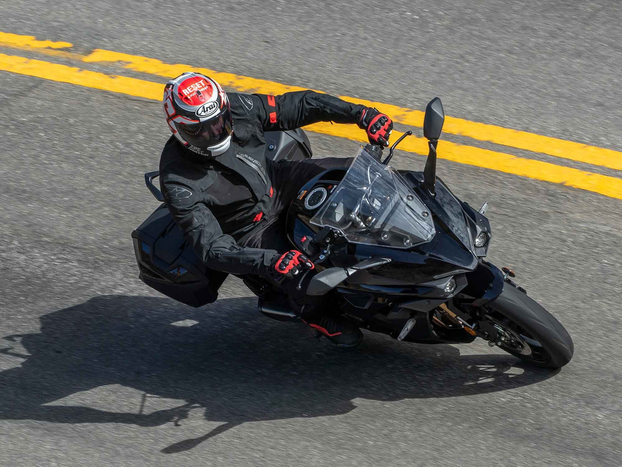The GT+’s tall, wide handlebar is just one piece of the ergonomics puzzle, but does a nice job of creating a neutral riding position and offers good leverage through tight sections.