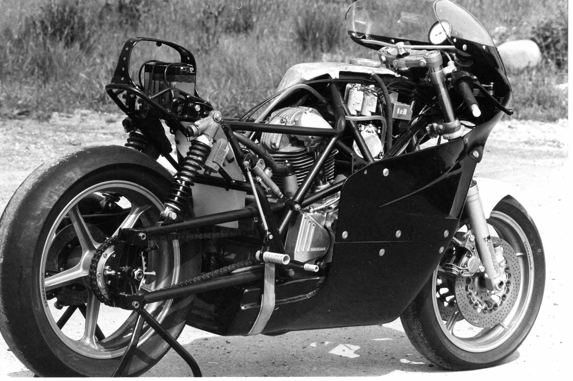 The Eagle 2’s frame backbone was much shorter than its predecessor’s. Here too you can see the small upper fuel tank (unpainted aluminum) which gravity fed the Dell’Orto carbs. The slick-shod bike rolls on Campy wheels.