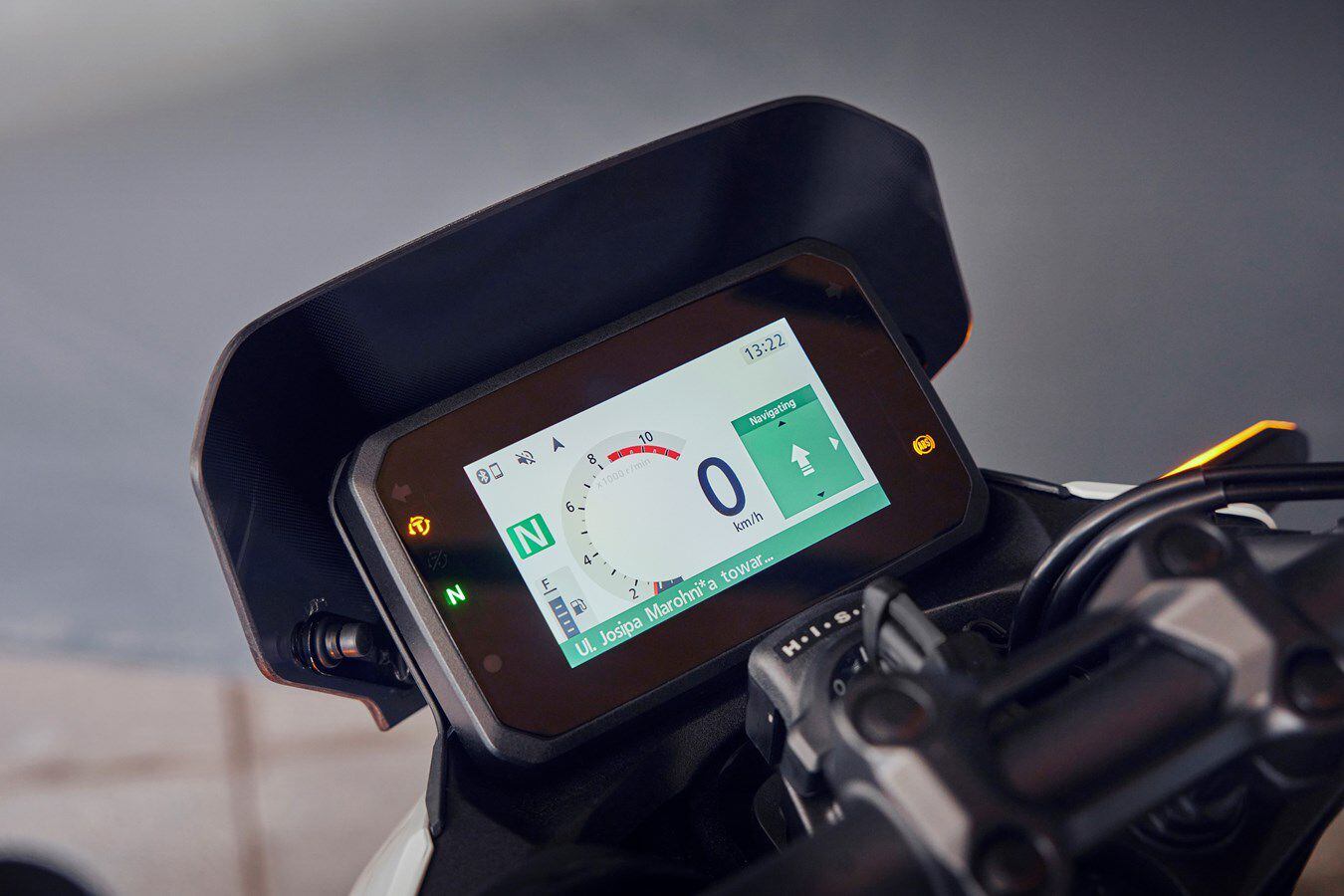 The CB500 Hornet’s new 5-inch TFT display.