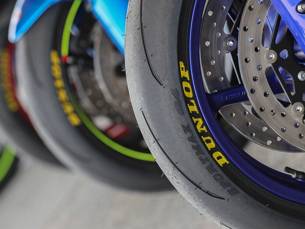 パーツ DUNLOP Q4SPORTMAX Dunlop Sportmax Q4 Front Tire [120/70ZR-17] - Sportbike