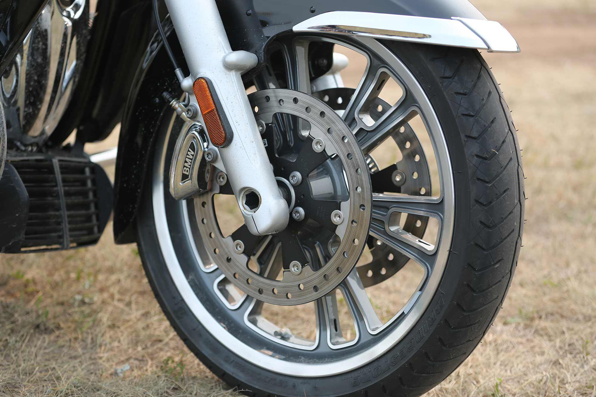 The Transcontinental comes equipped with a 120mm-wide 19-inch front tire and dual disc brakes.