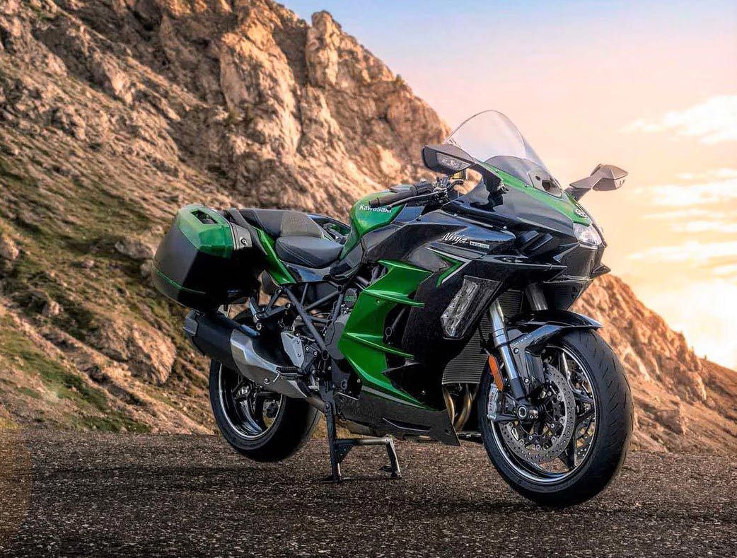 You won’t be just sport-touring, but hypersport-touring on the Kawasaki Ninja H2 SX SE.