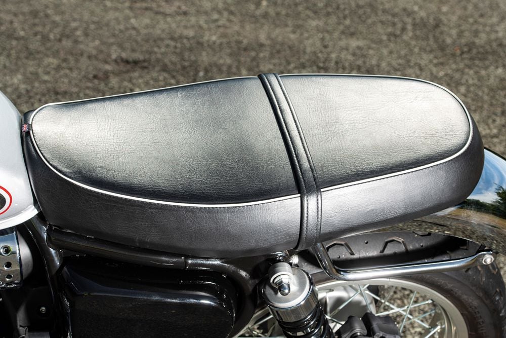 A flat seat is comfortable for short rides and looks great.