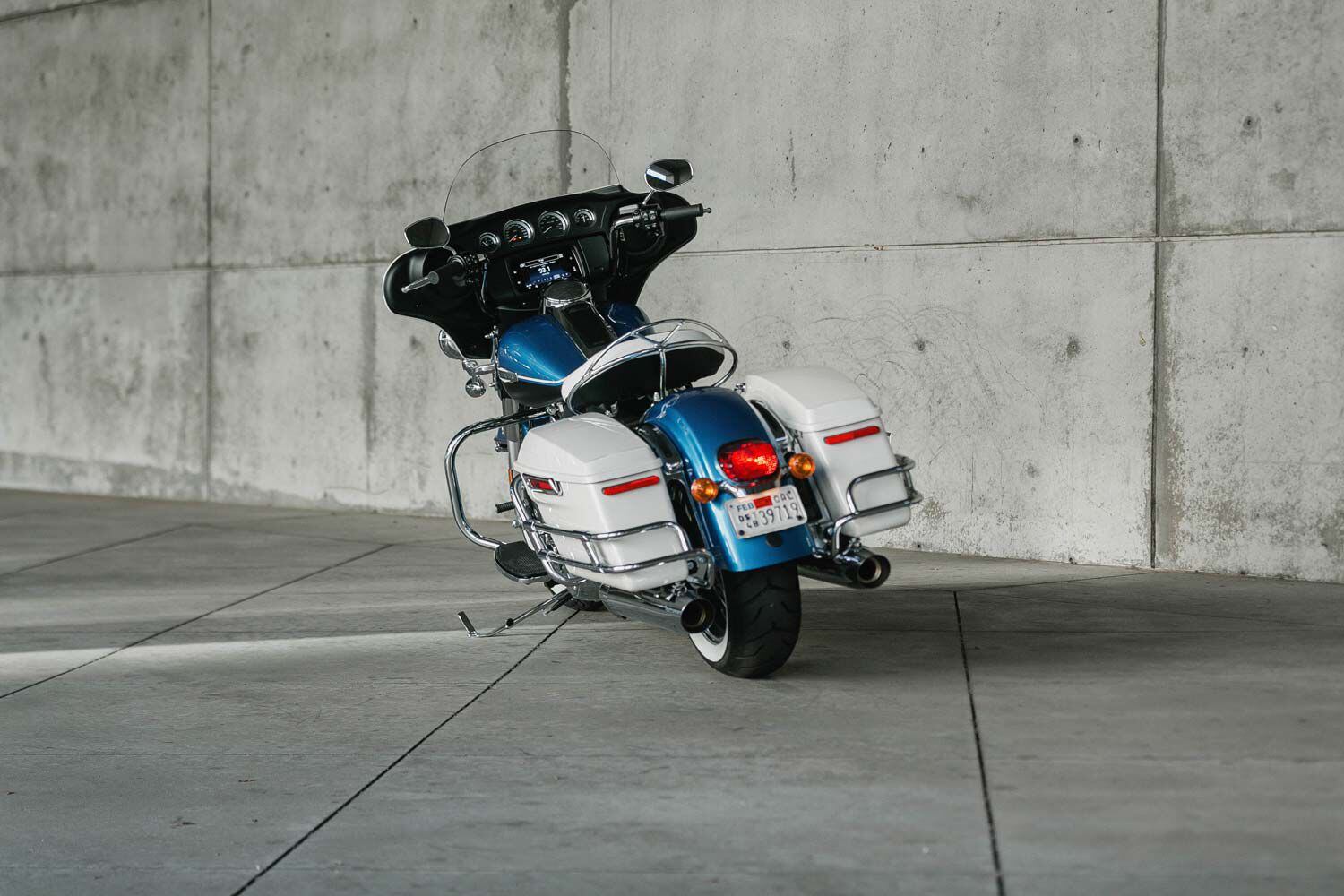 If you couldn’t see the infotainment screen, you’d swear this was a vintage motorcycle.