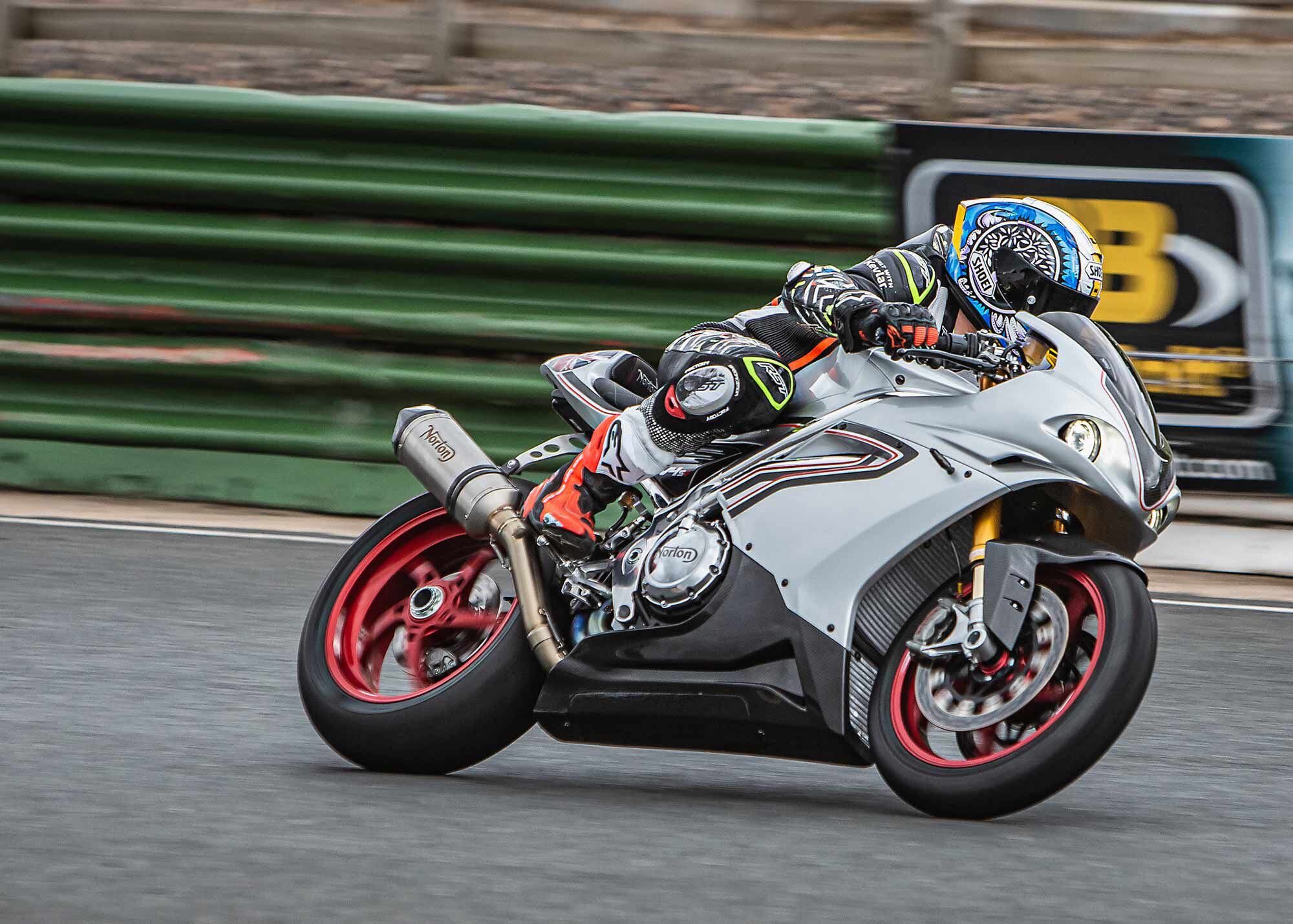 A claimed 185 hp is not impressive by modern superbike standards; even so, the V4VS is quick.