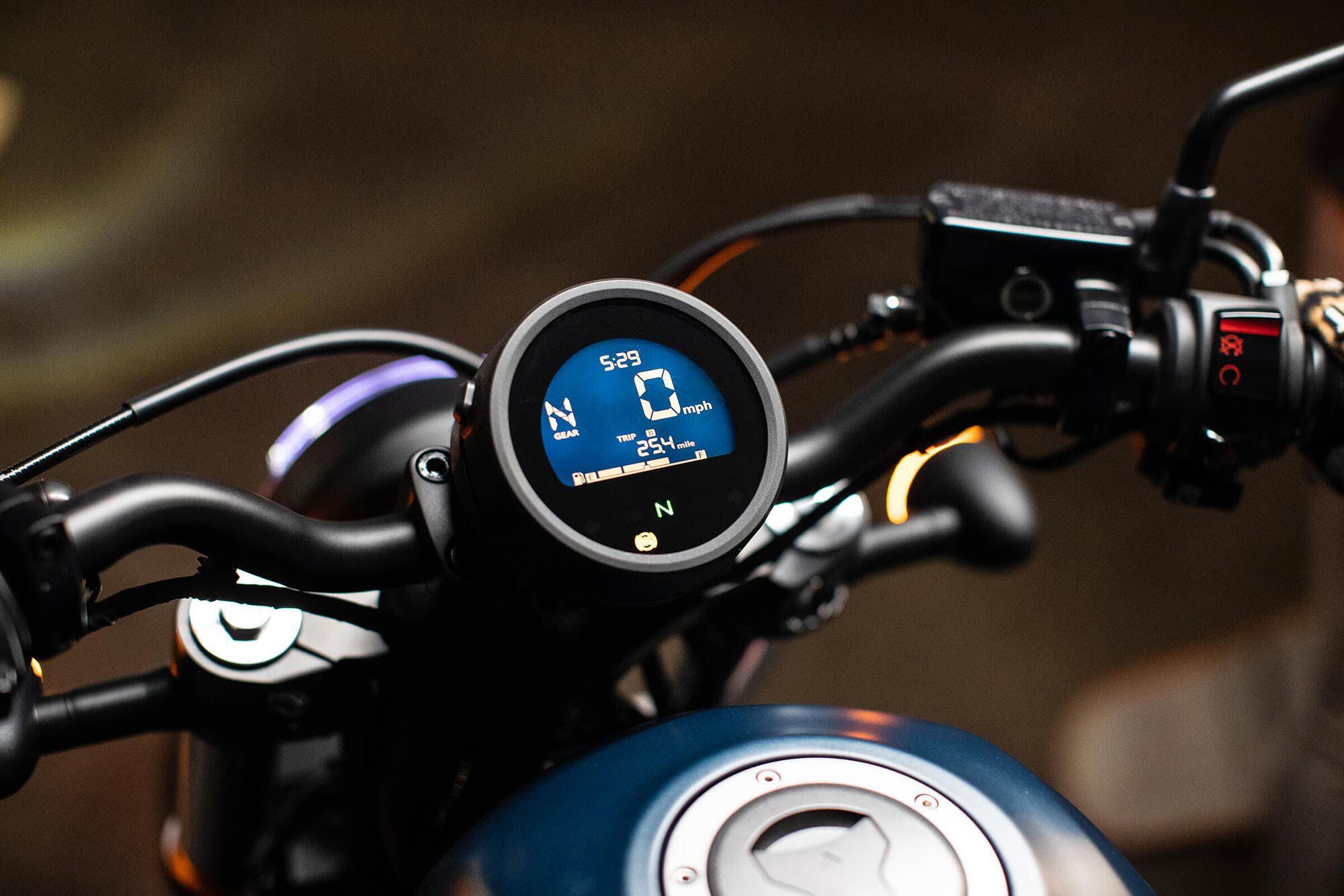 The LCD gauge displays relevant information while keeping the appearance minimalistic.
