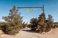 pioneertown motel sign