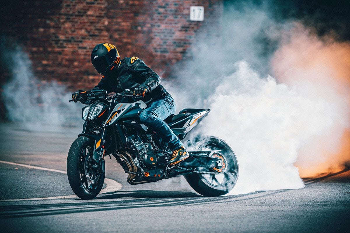 More burnout! KTM constantly reminds you of the Duke’s character. In reality, this is a great bike for casual around-town riding and local commuting.
