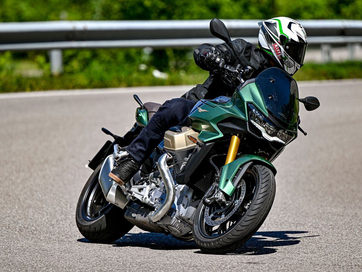 Not only does the high ADV-style handlebar give the rider lots of leverage, but places hands and arms at a comfortable height for all-day riding.