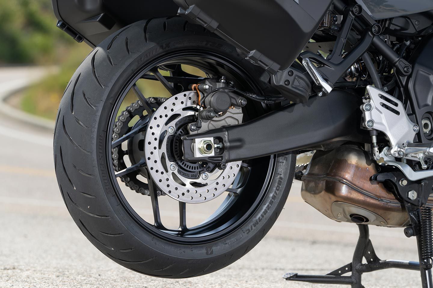A larger 267mm rear disc is used because the Unified Brake System will likely depend on the rear brake more than most users would on their own.