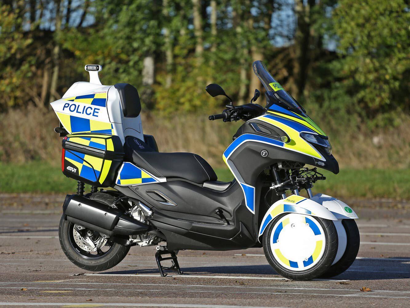 WMC’s new 300FR uses both electric and ICE power, with Yamaha’s Tricity 300 as the platform.
