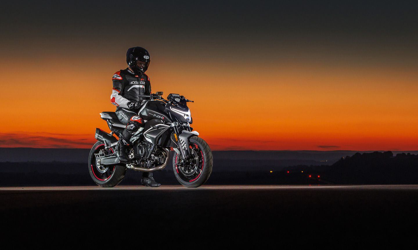 CFMoto 800NK static.