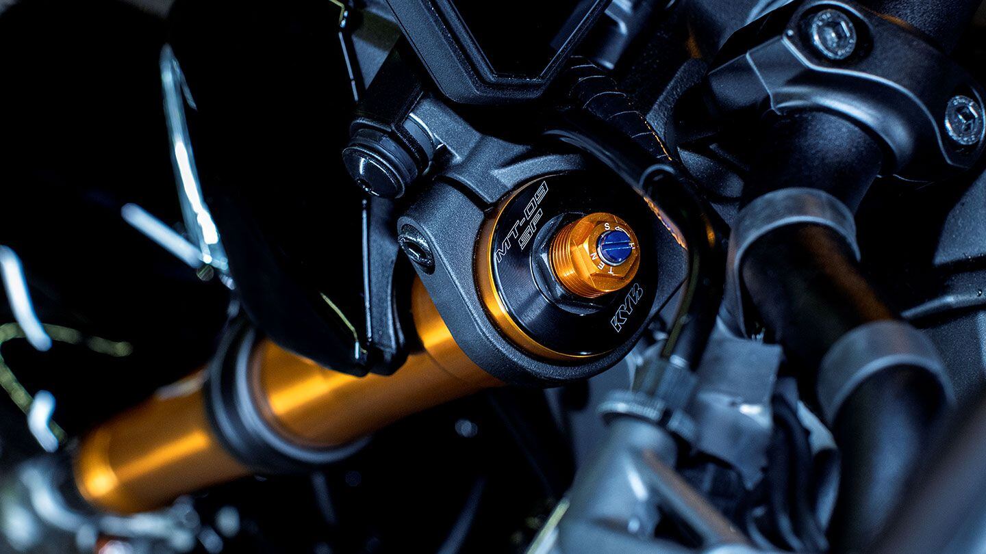A fully adjustable 41mm DLC-coated KYB fork is new.