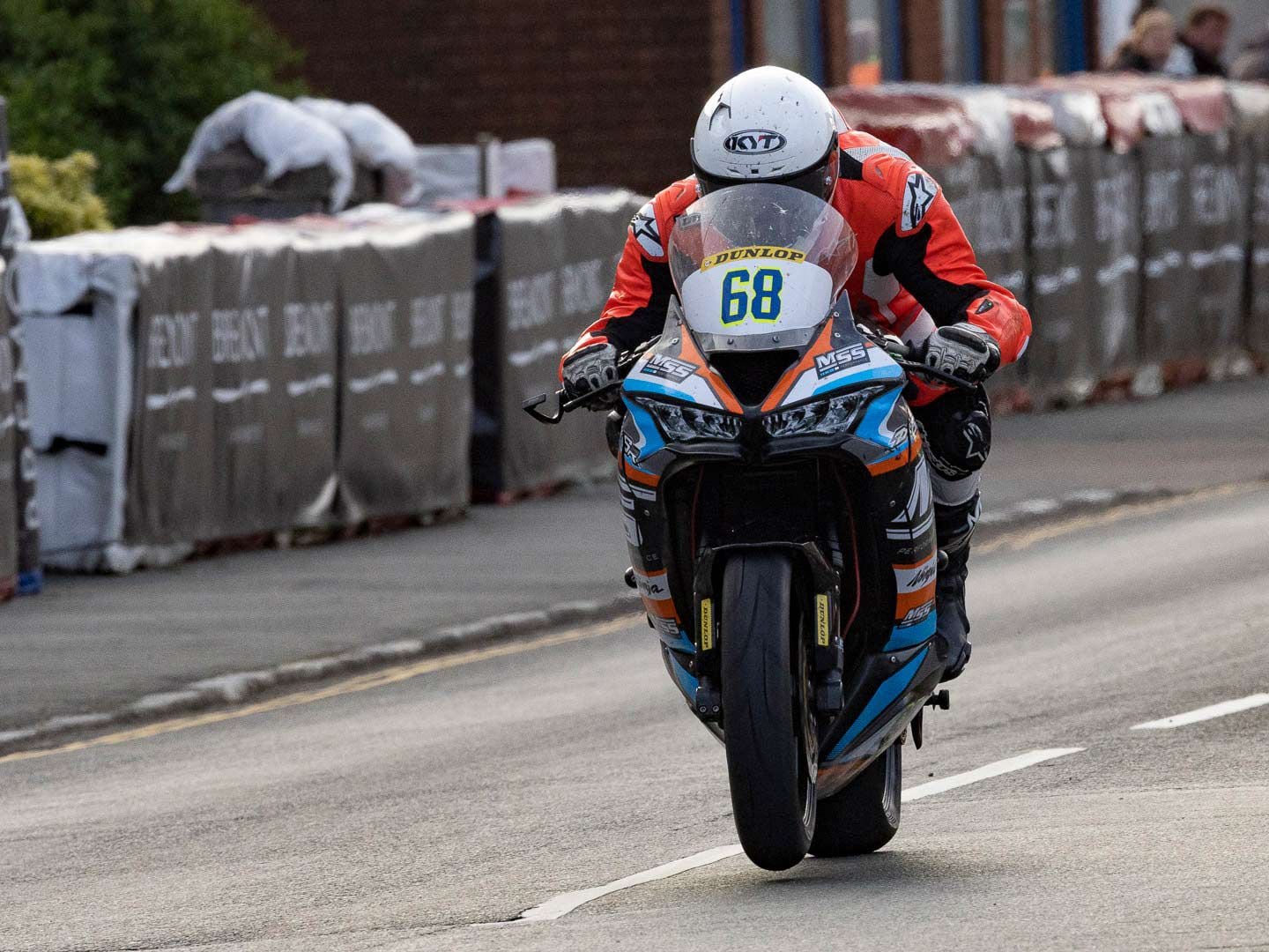American Chris Sarbora accelerates out of Ramsey aboard his Kawasaki 600 on the way to the hairpin and the mountain road.