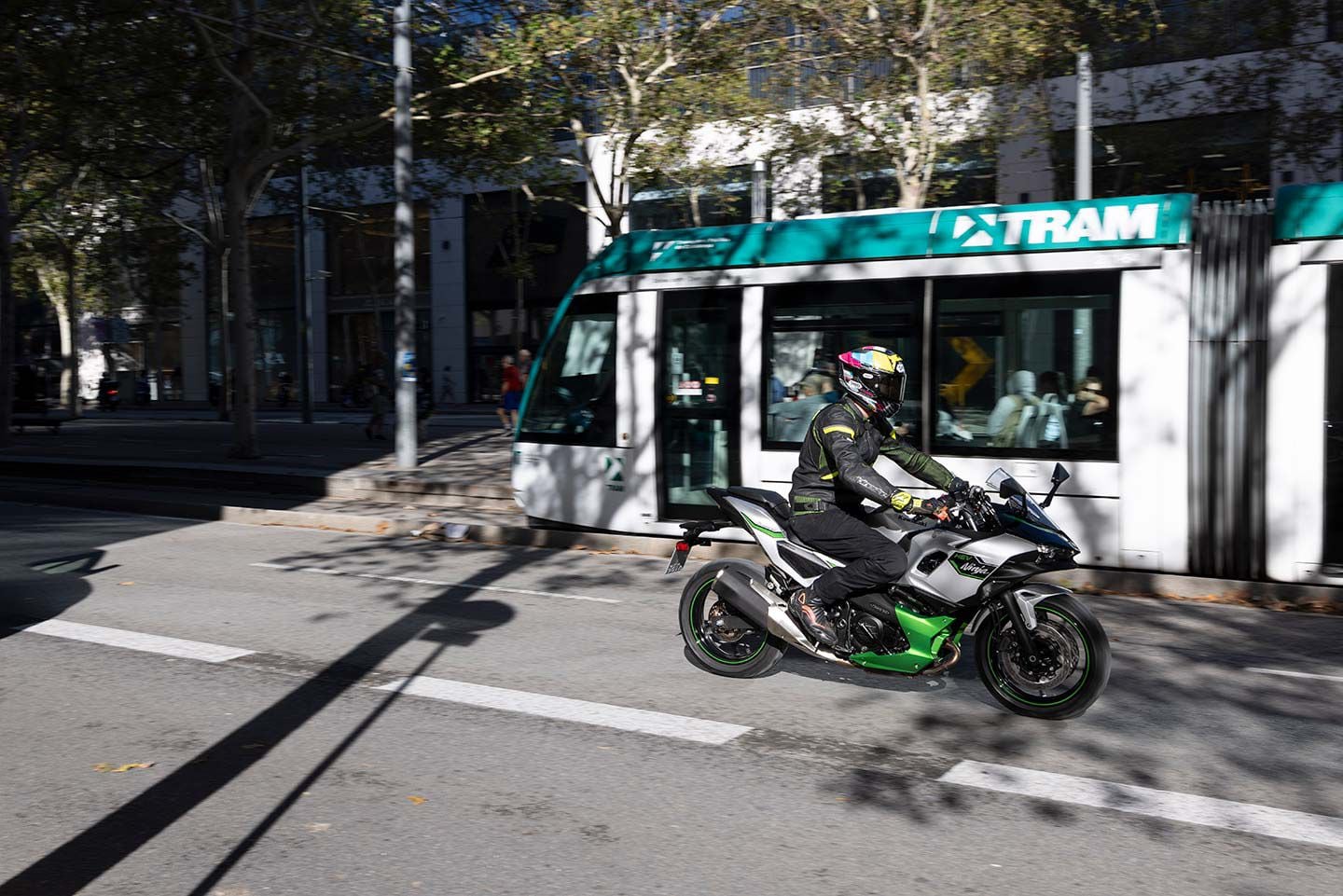 Engineers had to make some compromises when it came to things like wheelbase, but outside of the large tail and extended swingarm, the Ninja 7 Hybrid looks like a traditional motorcycle. Riding position is upright and relaxed, especially considering the sportbike styling.