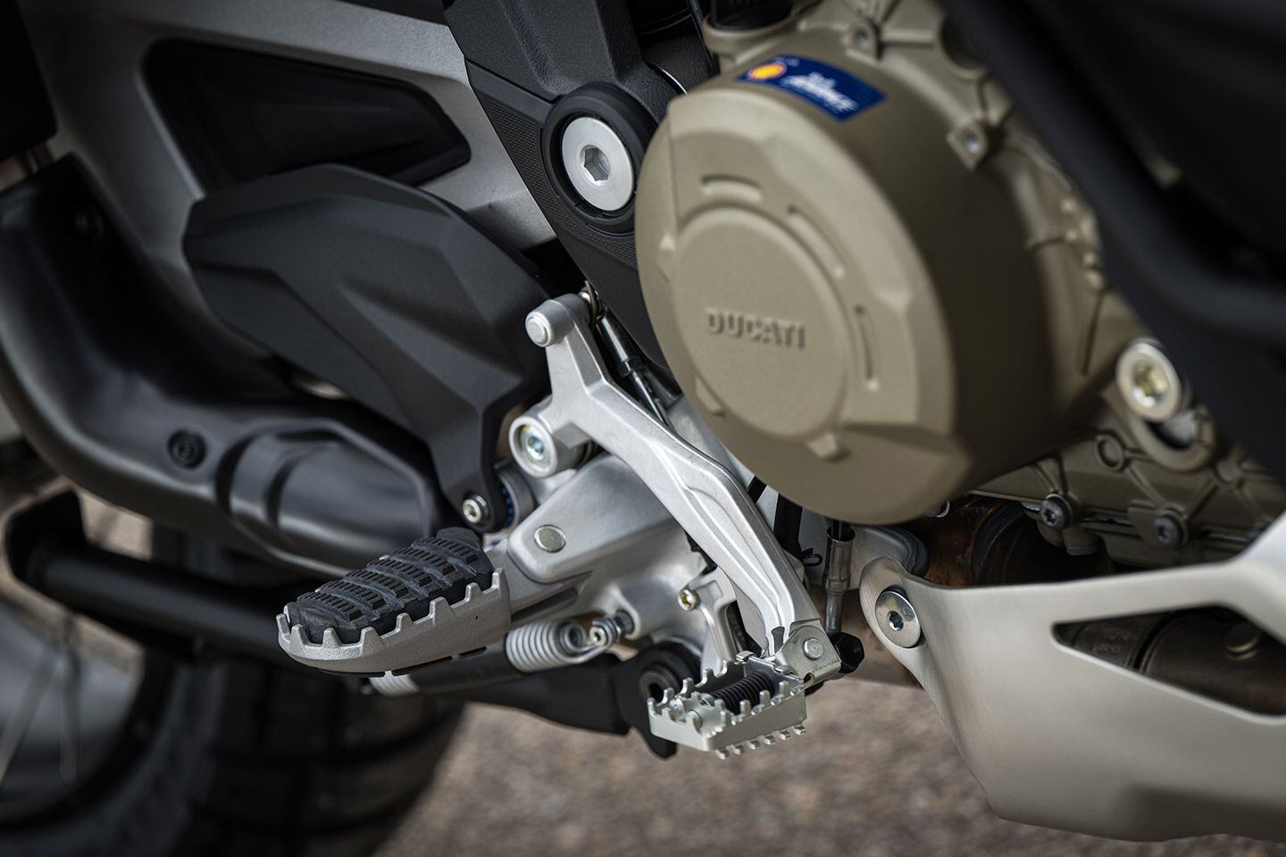The rear brake pedal can be adjusted to two positions for better control off-road. The rubber footpeg inserts can easily be removed for better grip in wet or muddy conditions.