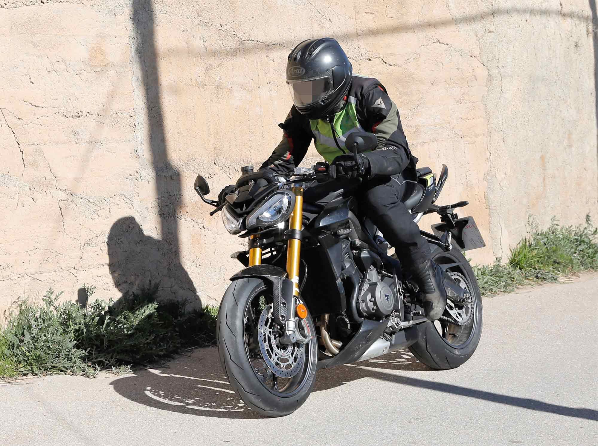 These spy shots suggest a renewed Street Triple RS may appear in Triumph’s 2023 lineup.